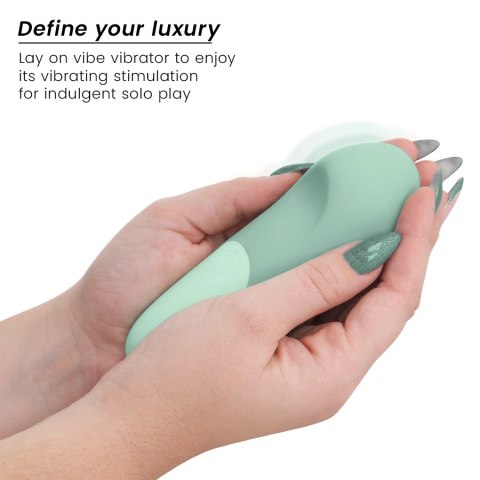 Womanizer Vibe Lay-On Sage - cichy model z technologią UltraWave, IPX7 WOMANIZER