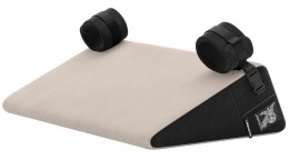 Liberator Bondage Wedge Cream - poduszka klinowa z kajdankami, 61x35,5x17,8 cm