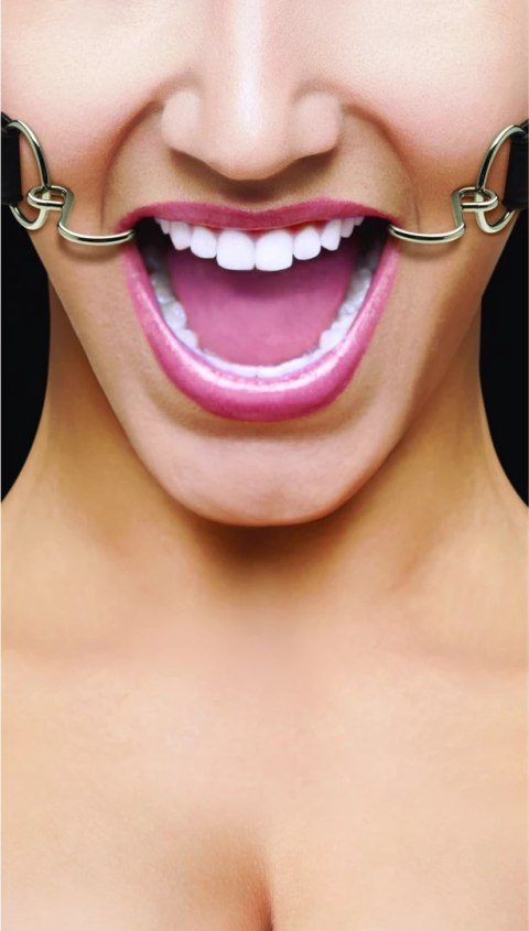 Shots Ouch! skorzany knebel z haczykiem, regulowany pasek