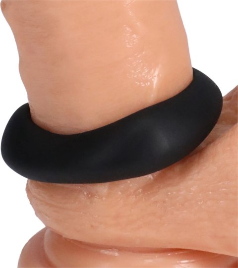 Doc Johnson Master - wytrzymały pierścień anatomiczny, czarny