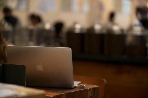 Crave Duet Classic Crimson - Intymny masażer z podwojnym systemem wibracji