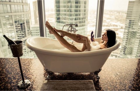 VIVE Nilo - silikonowy model z obrotową końcowką i potrojnym napędem